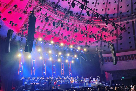 Xutos & Pontapés performed with the Portuguese Philharmonic Orchestra