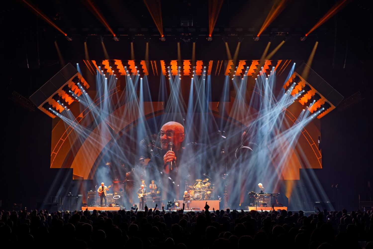 Patrick Woodroffe and Roland Greil designed the set and lighting for the tour (photo: M H Vogel)