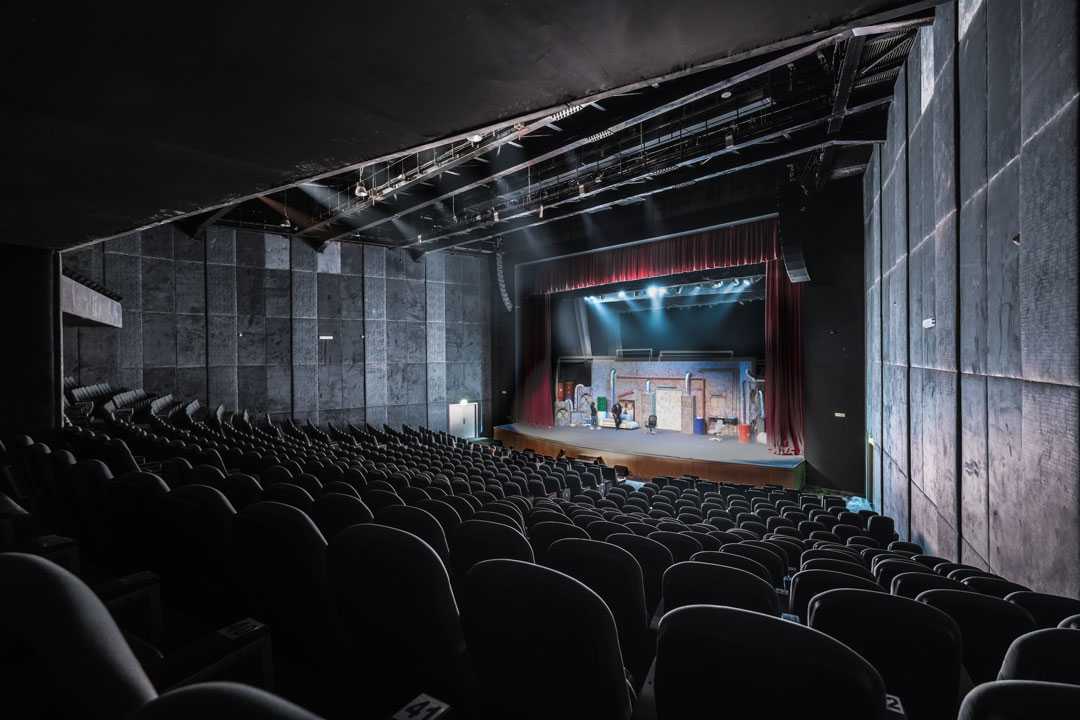 Each theatre is fully equipped with a V-Series sound system from d&b