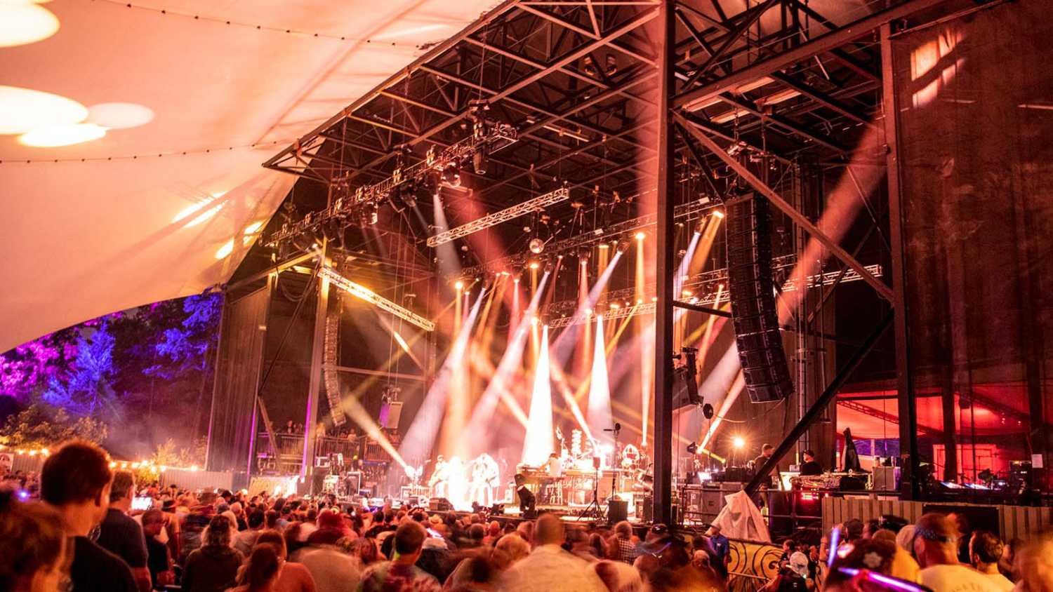 The two main hangs at the Peach Stage each comprised 12 Panther line array loudspeakers