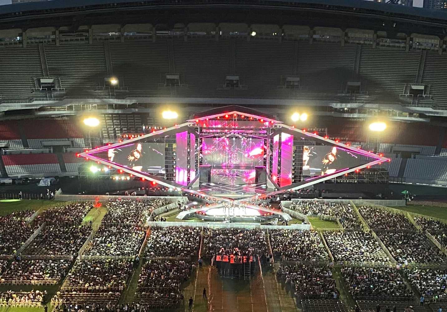 K-Pop at the Jamsil Olympic Main Stadium in Seoul