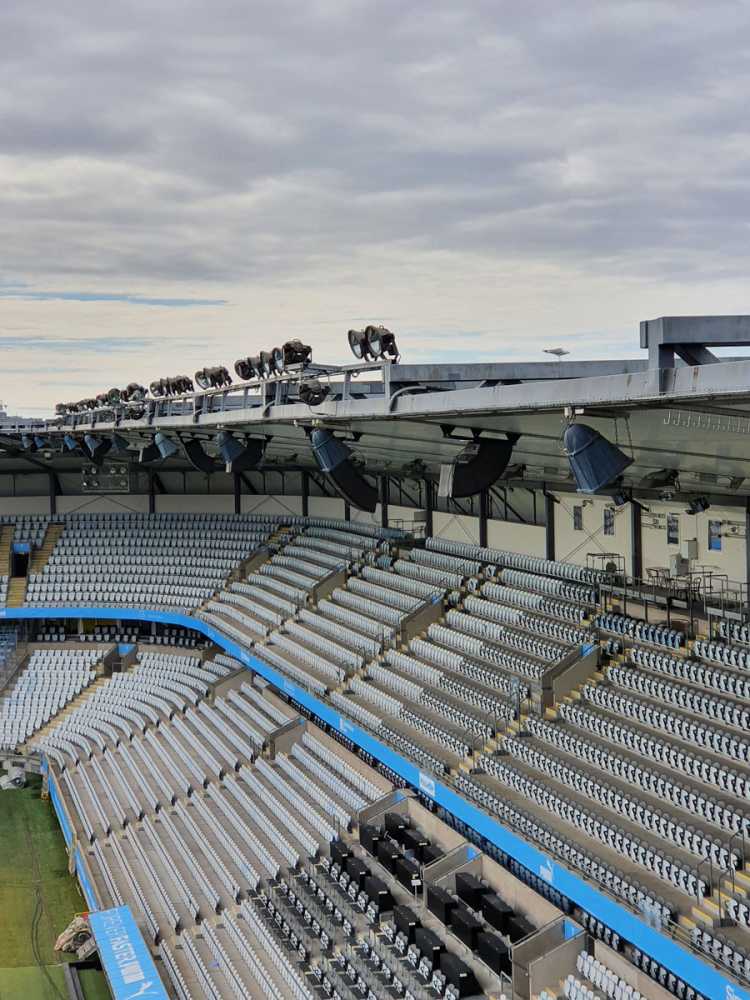 L-Acoustics A Series controls the audio direction in the upper and lower terraces of the stadium, without bleeding onto the pitch