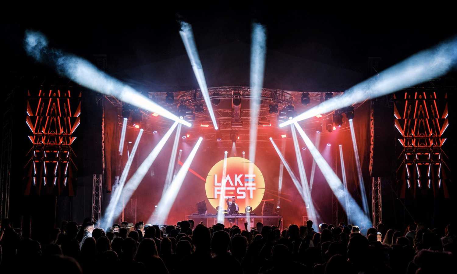 The Chameleon Rental team anchored their rig with 88 Chauvet Professional fixtures