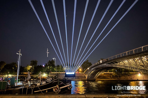 A new bridge across the Seine (photo: Design One)