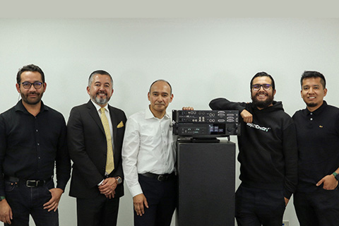 Hafid Salazar, Édgar Rincón and Oswaldo Rueda (Yamaki), Diego Cárdenas (DirectOut) and Israel Moncayo (Aeris Group)