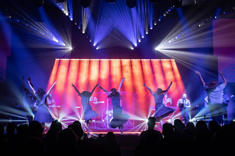 Attendees enjoyed high-energy performances by Unbound, a contemporary worship band (photo: Kevin Diaz)