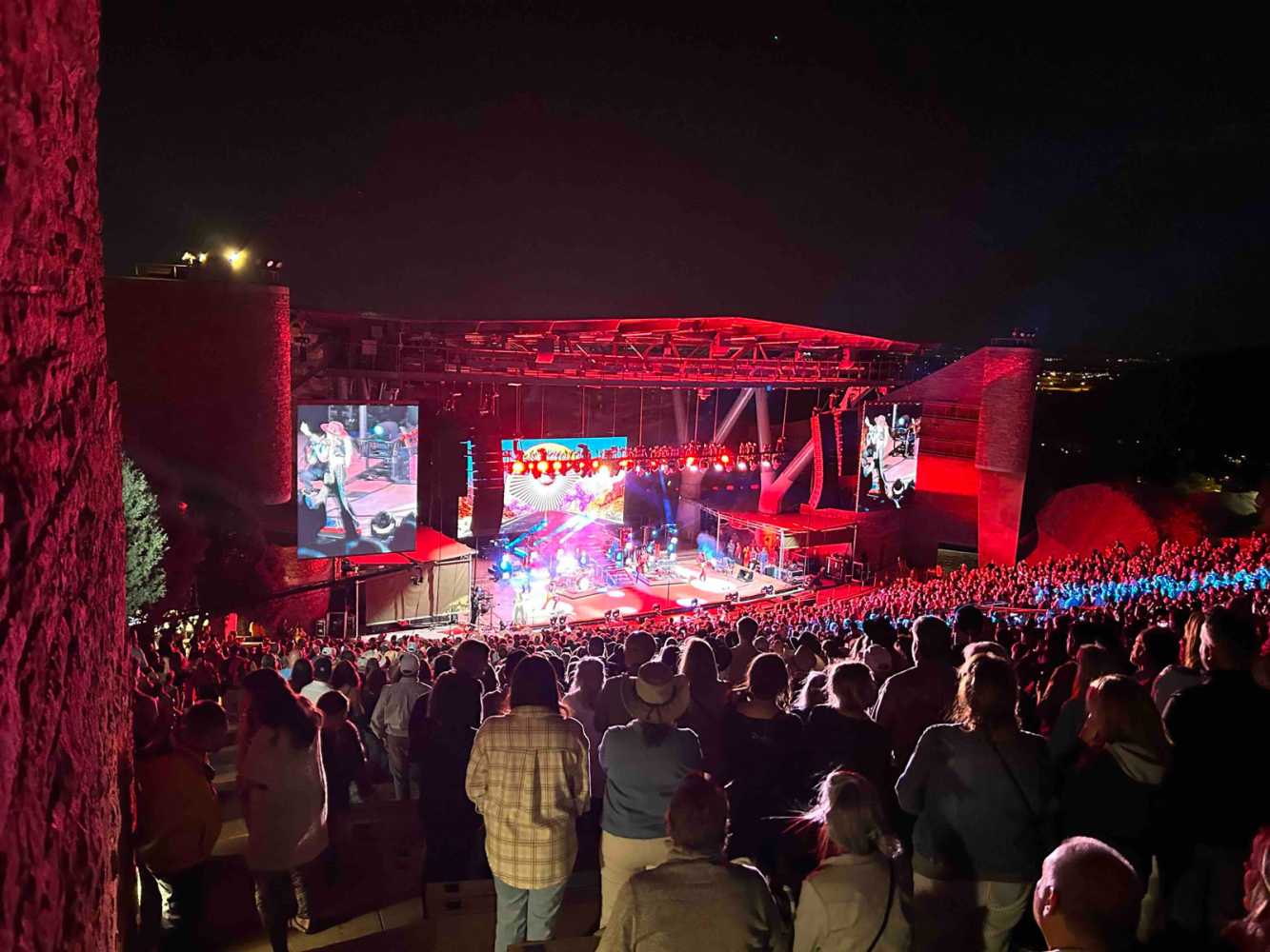 Lainey Wilson plays Red Rocks (photo: Molly Fisher)