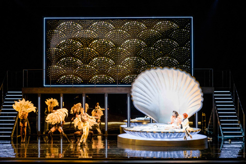 Powder Her Face (photo: Marco Borggreve, courtesy of Nederlandse Reisopera)