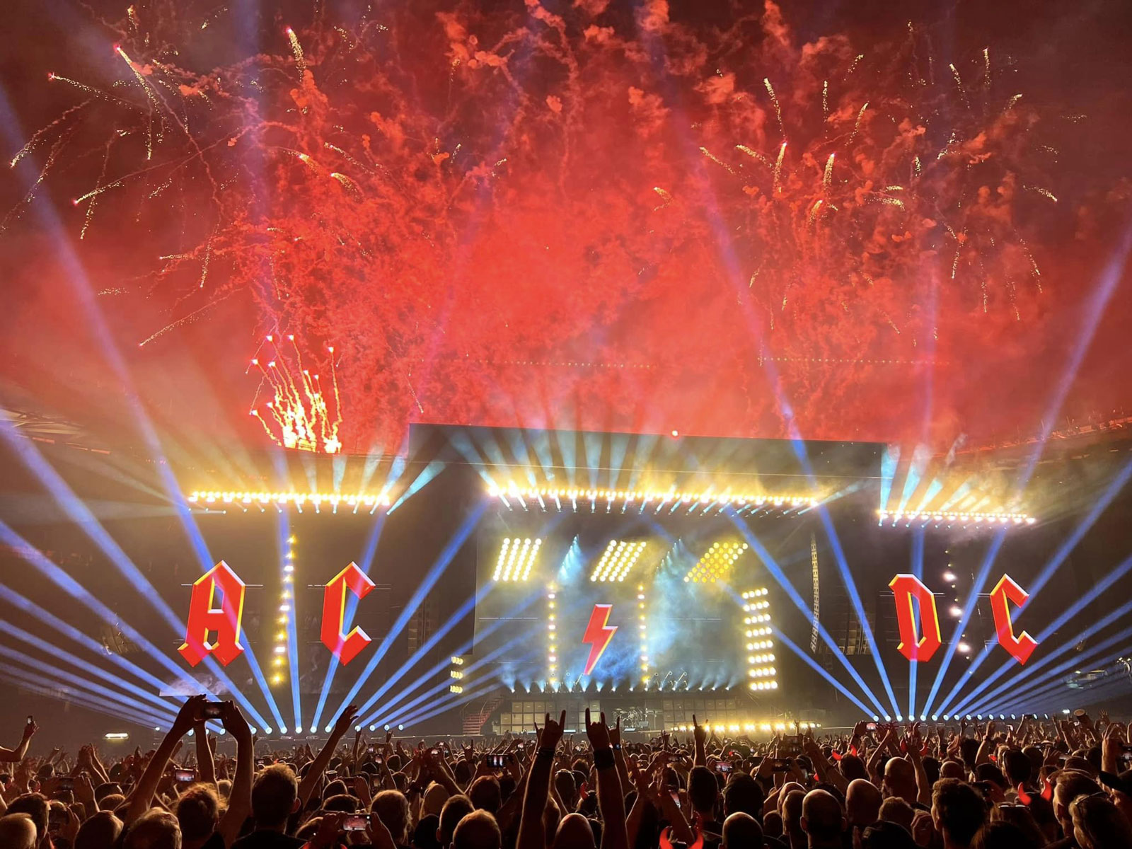 AC/DC tour production powers up with Chauvet - LSi Online