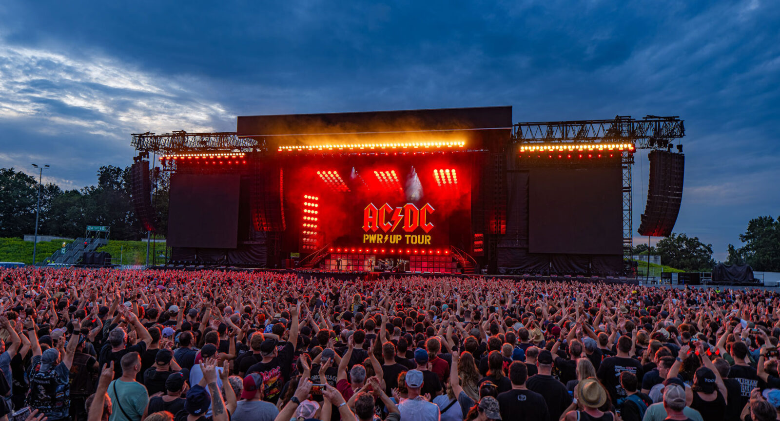 GLP impression X5 joins the AC/DC tour - LSi Online