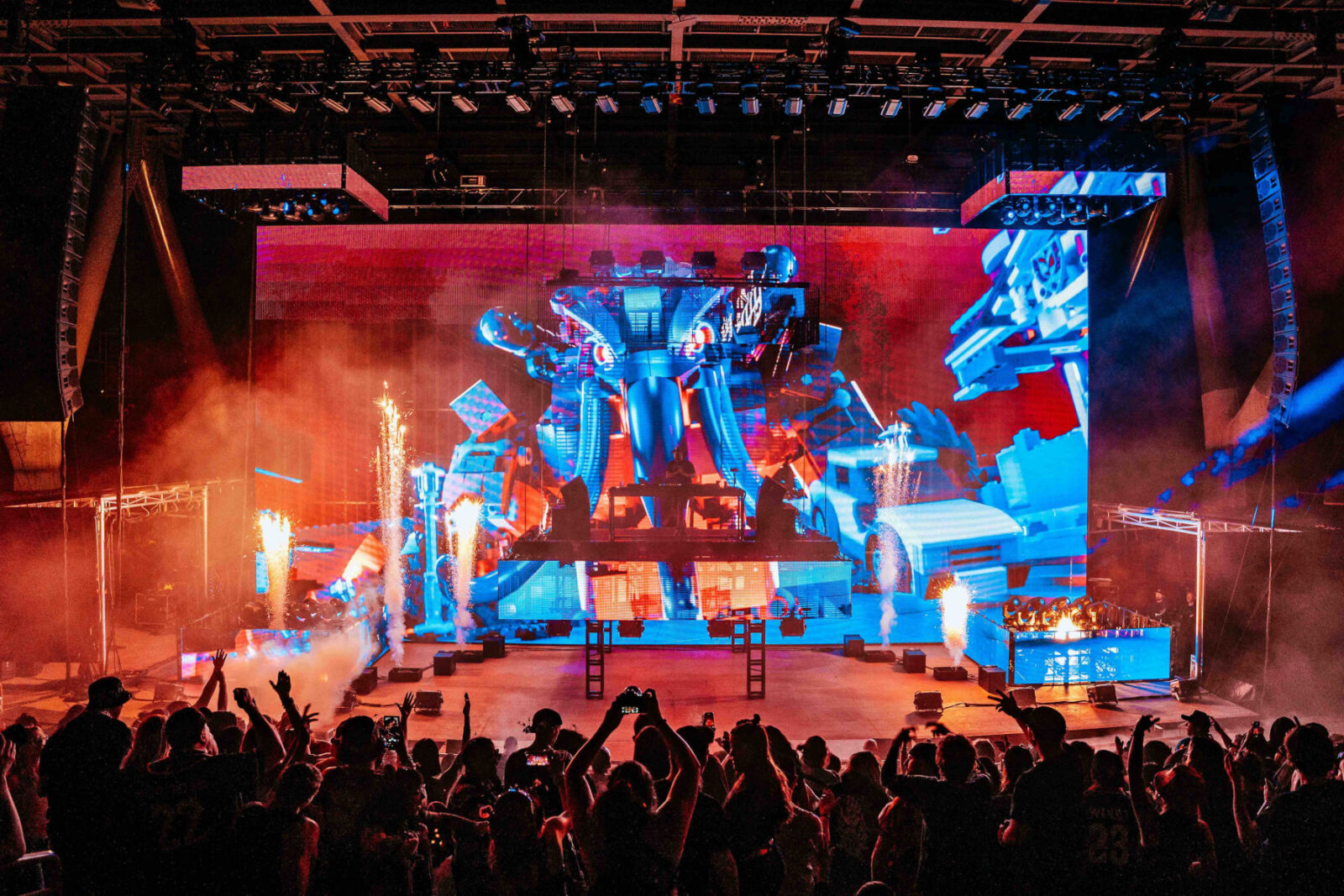 Ayrton & grandMA3 join Wooli at Red Rocks - LSi Online
