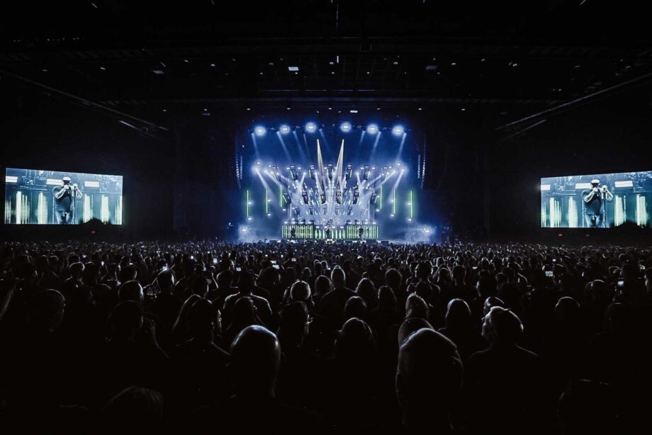 Michael Cooper calls on Chauvet for Staind Break The Cycle tour - LSi ...
